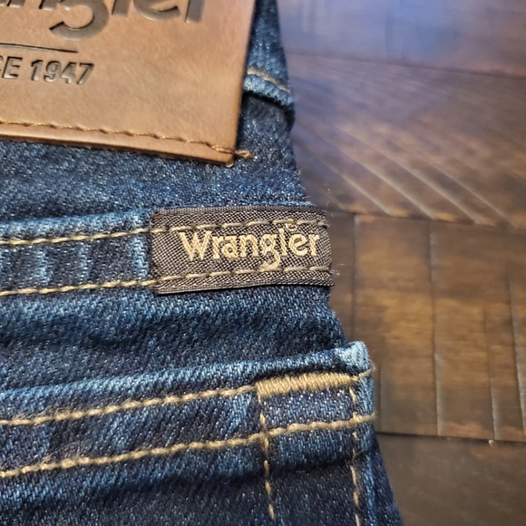 Wrangler Relaxed Straight Fit Flex Jean 32" inseam - Picture 6 of 11